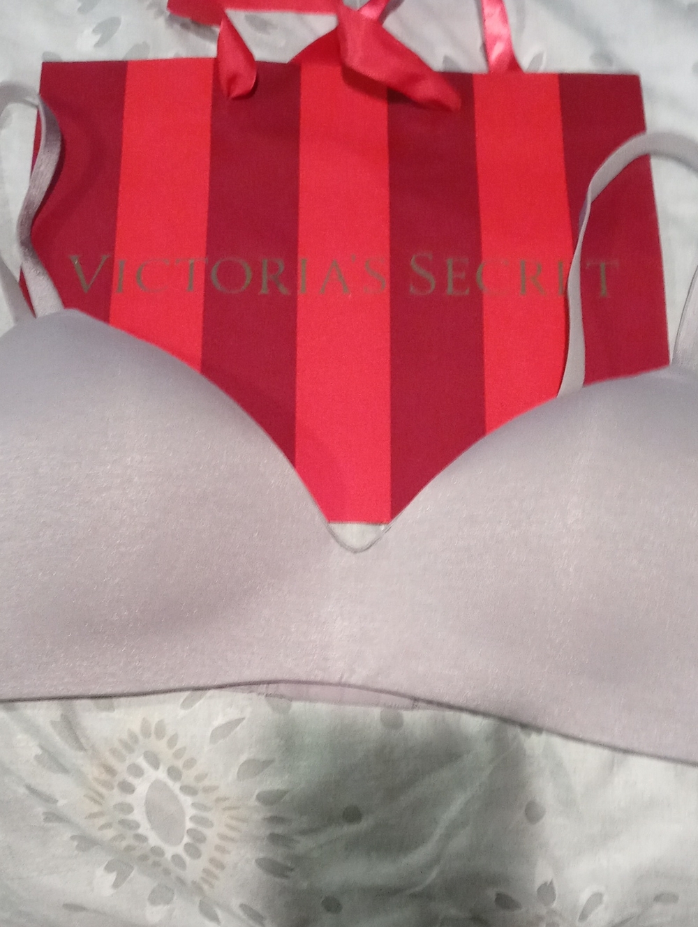 2 Bras 1 36c Victoria Secret And Also 1 Unbranded Mint Lace Bra 36C